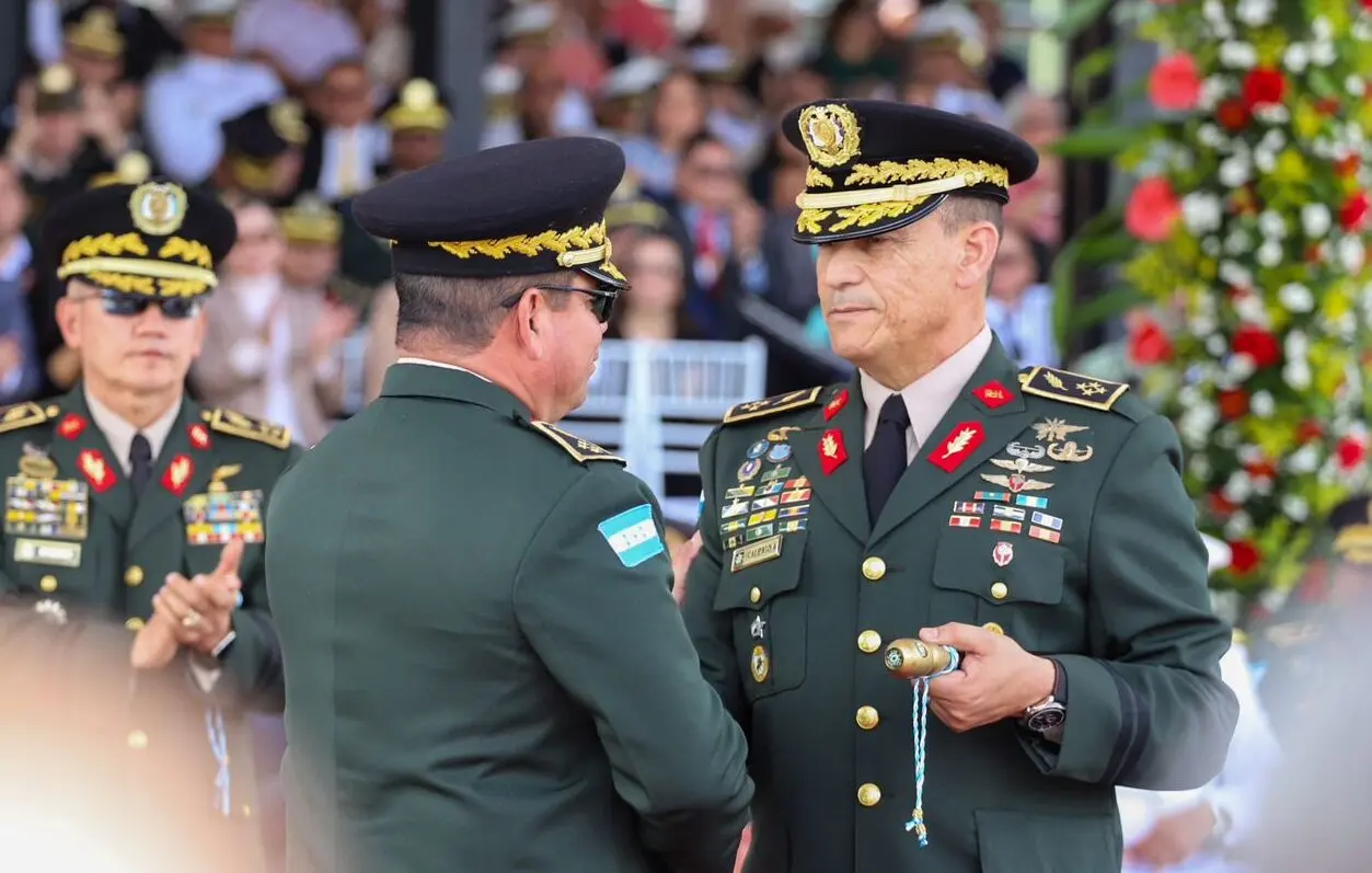 Héctor Valerio asume la jefatura del Estado Mayor Conjunto mientras Hernández se retira 1 GENERAL e1766082216987.jpg