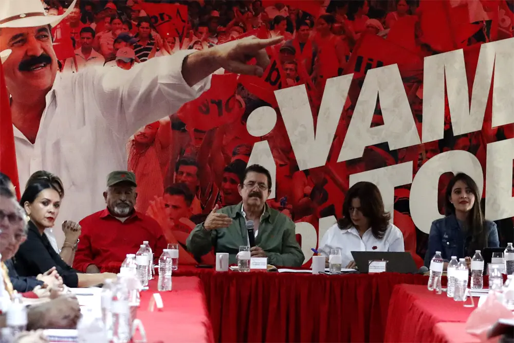 Mel Zelaya convoca asamblea en Siguatepeque para discutir resultados electorales 1 Mel Rixi Libre.jpg