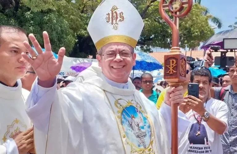 Monsenor Henry Ruiz.jpg