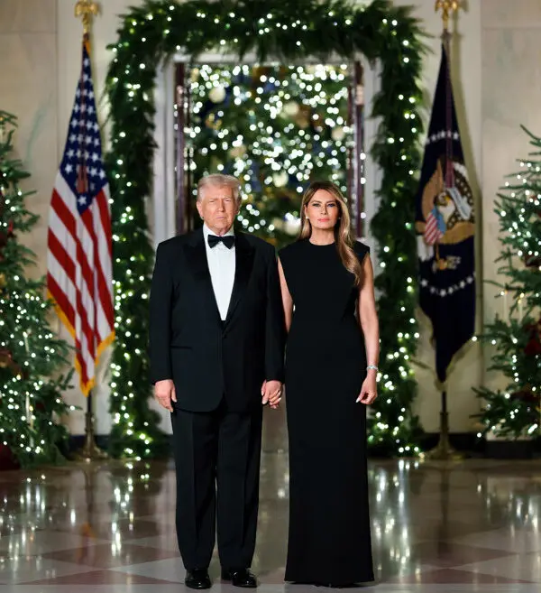 Donald y Melania Trump presentan su postal navideña desde la Casa Blanca 1 Navidad Trump 2025 e1766506854299.jpg
