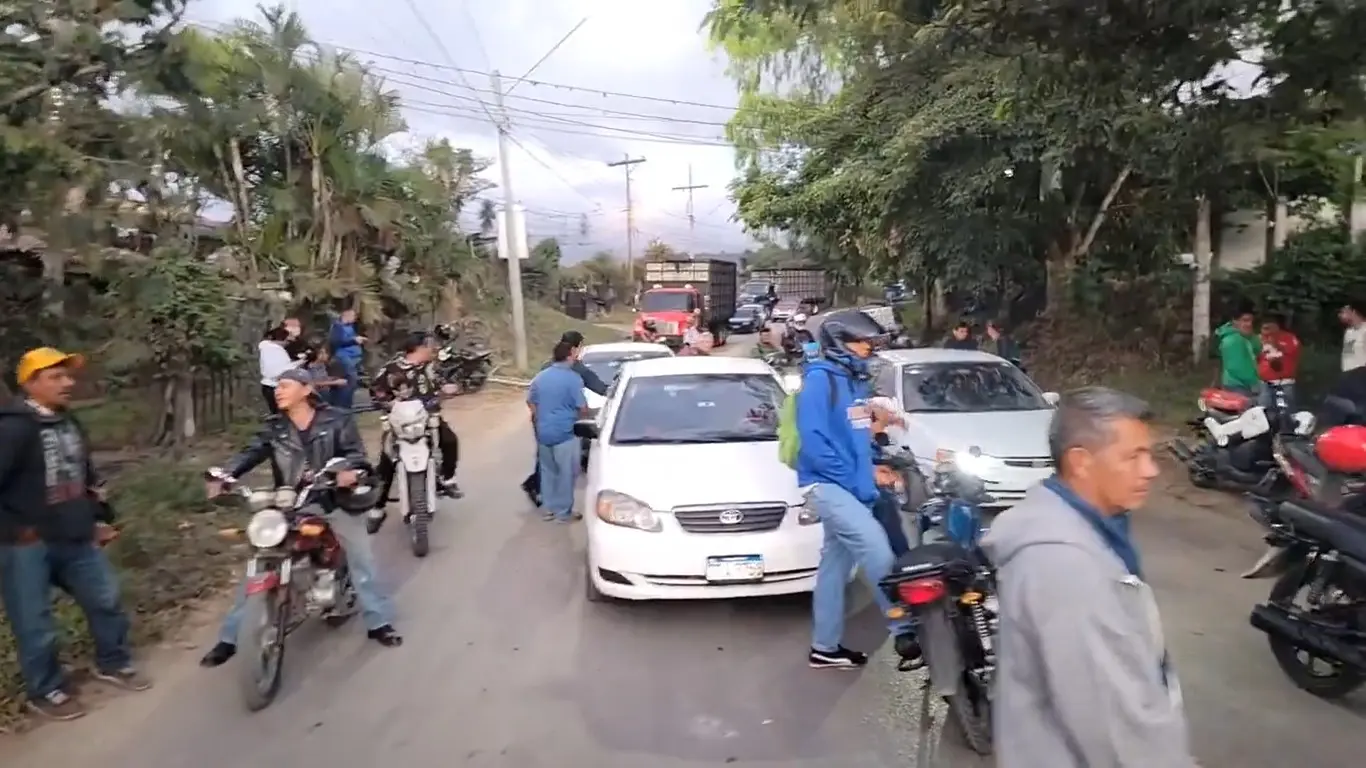 Bloqueos en Lepaterique por abandono de la carretera principal 1 Toma Lepaterique.jpg