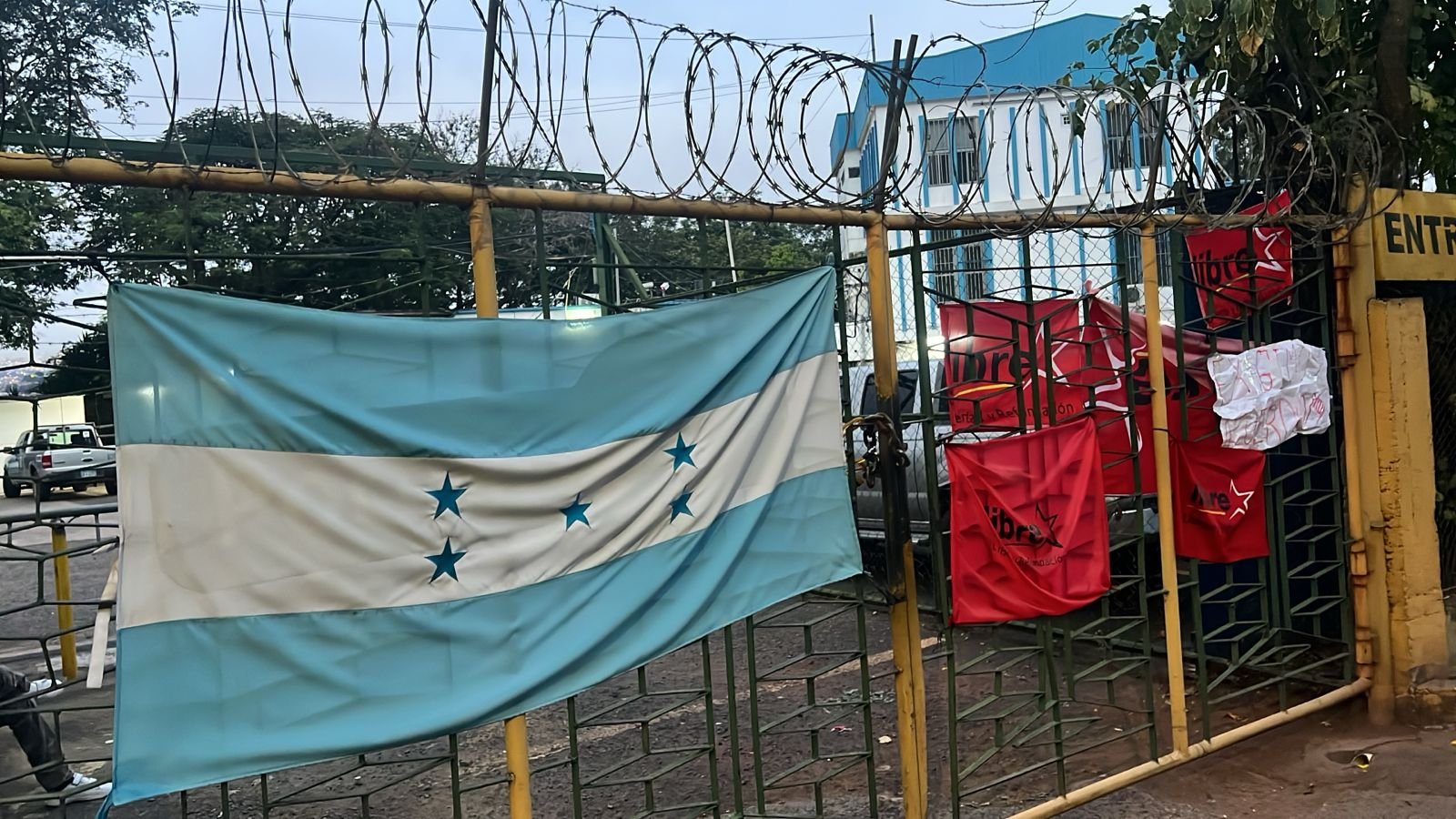 Colectivos de Libre toman Serna y exigen acuerdos laborales 1 WhatsApp Image 2025 12 08 at 5.51.05 AM