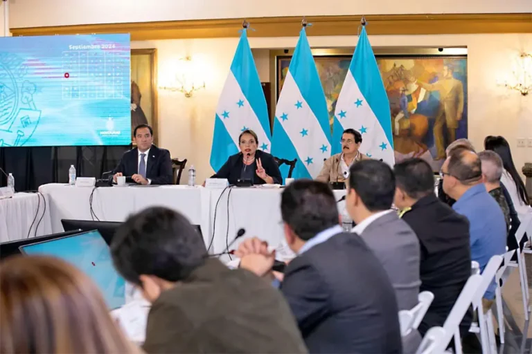 Xiomara Castro Consejo de Ministros.jpg