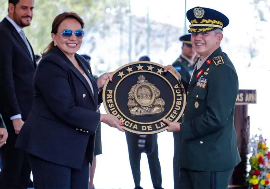 Roosevelt Hernández asume Ministerio de Defensa a pocos días de concluir gobierno de Xiomara Castro 1 Xiomara Castro Roosevelt Hernandez.jpg