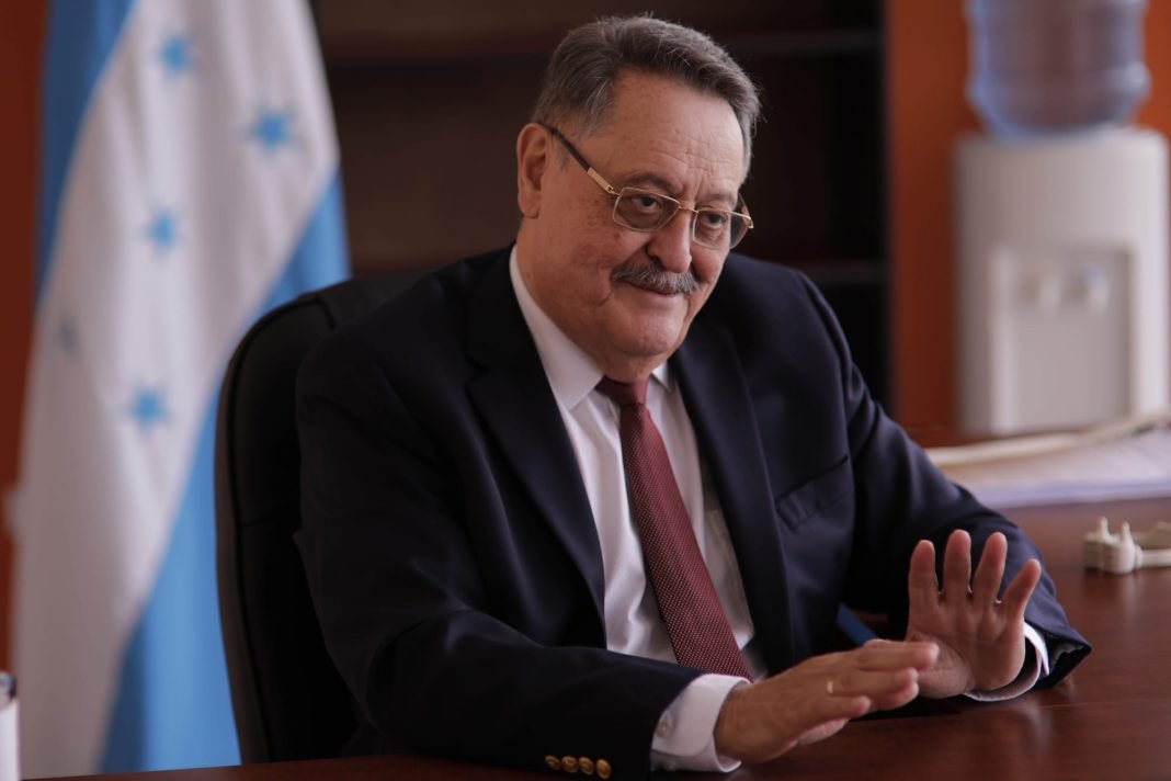 Orellana señala que el electorado cerró la puerta a Rixi Moncada 1 a1 8 1068x712 1