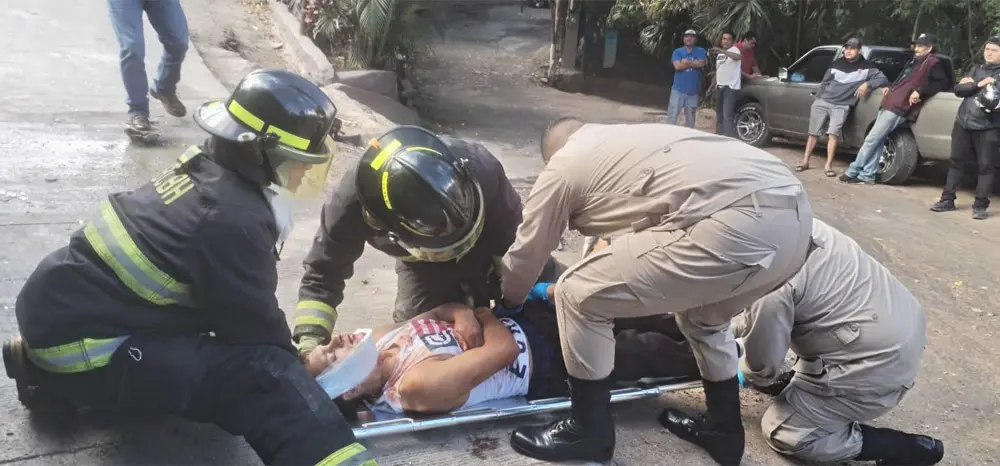 Joven sobrevive a fuerte accidente entre volqueta y turismo en salida sur de Tegucigalpa 2 accidente tegucigalpa2.jpg