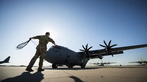 JetBlue reporta casi colisión con avión militar de EE. UU. sobre el Caribe 1 avion militar