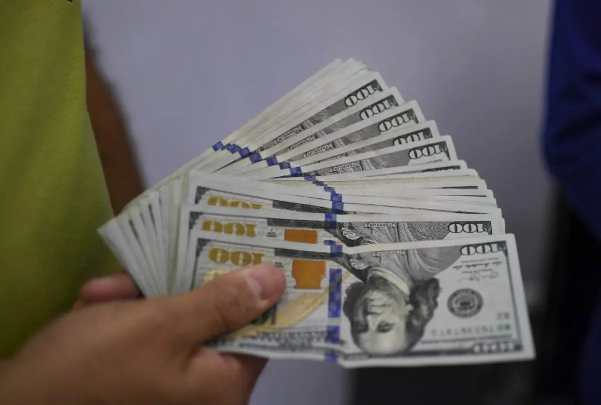 dolar compras 10743527 20250513112137