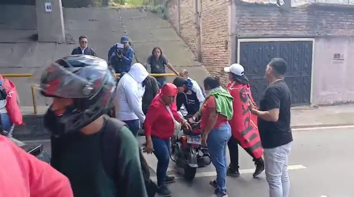 Violencia y bloqueo total marcan protesta de colectivos de Libre en el bulevar Fuerzas Armadas 1 e26de205 aa74 40cd b7c9 fa4f5584e921