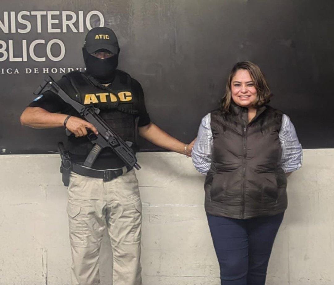 Exdirectora del Dinaf, Dulce Villanueva, se presenta ante juez por presuntas irregularidades 1 e7ce1689 a0c0 449c 8fbd 5f382839eca8