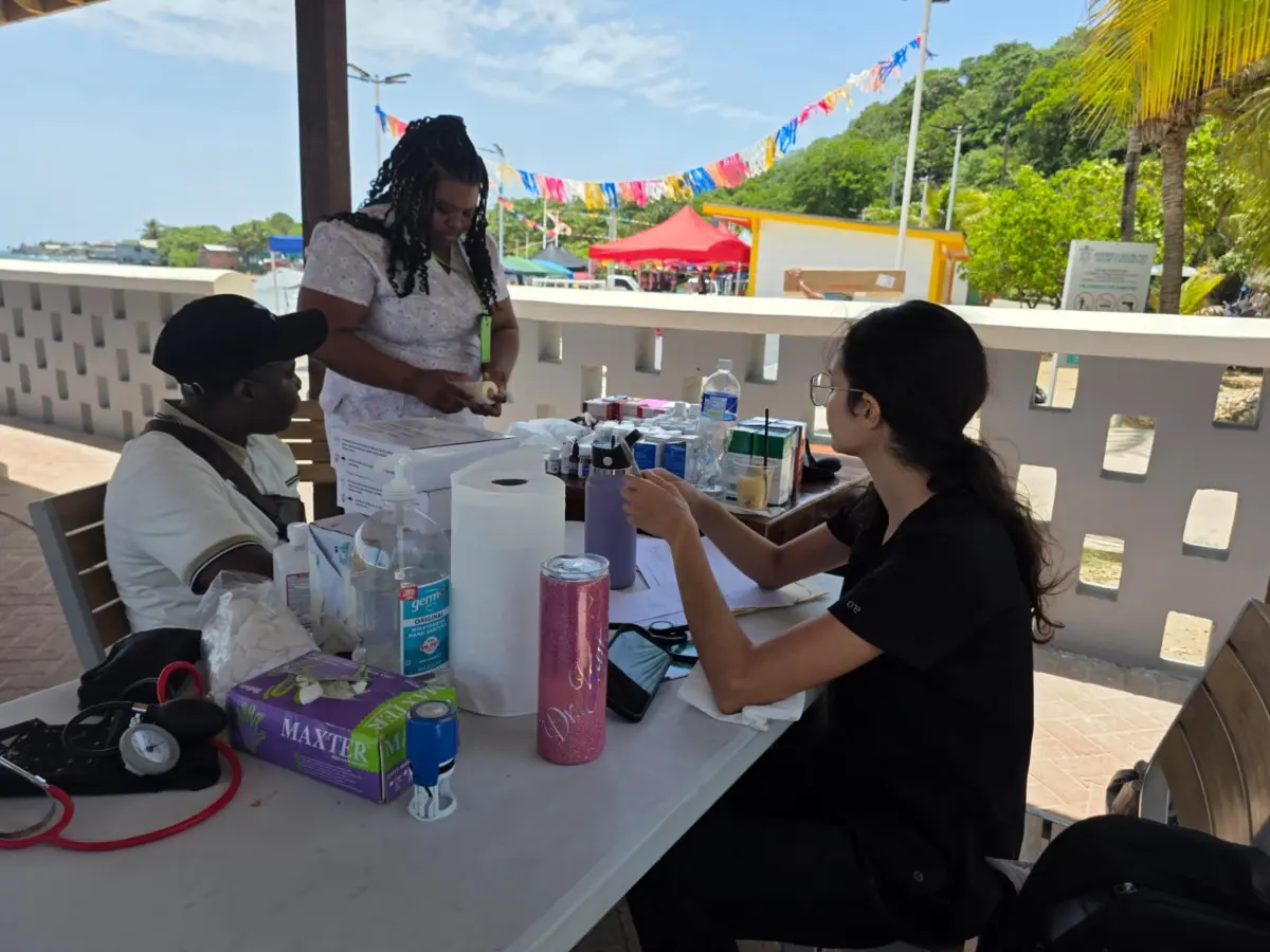 Islas de la Bahía mantiene surtido de medicinas y refuerza prevención ante enfermedades respiratorias 1 region de salud asegura estar abastecidos con medicamentos basicos 0