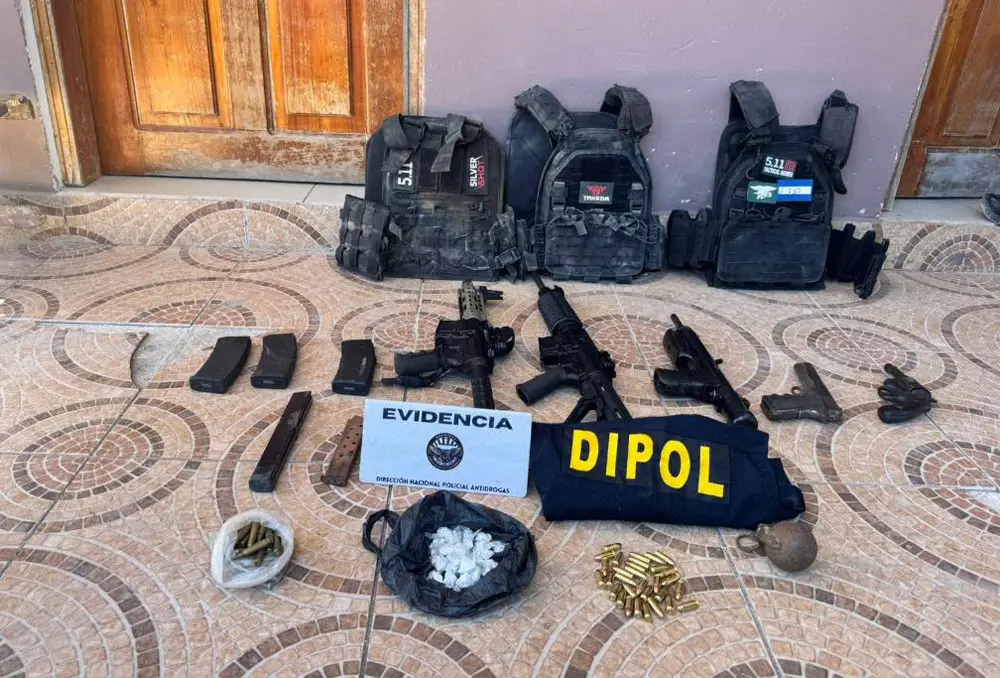 Allanamiento en Piraera deja decomiso de armas, municiones y drogas 1 Armas y Droga.jpg