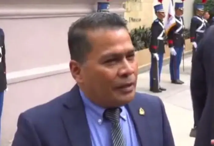 Carlos Cardona defiende su rol en certificación electoral durante toma de posesión 2 CARLOS CARDONA.jpg