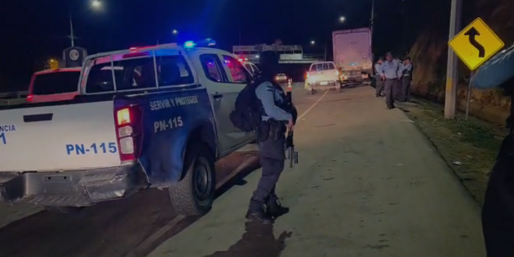 Enfrentamiento en Francisco Morazán deja un presunto pandillero muerto 1 Cateo en Quebrada Honda termino en enfrentamiento y un pandillero abatido Movil Emergencia TGU 750x375 1