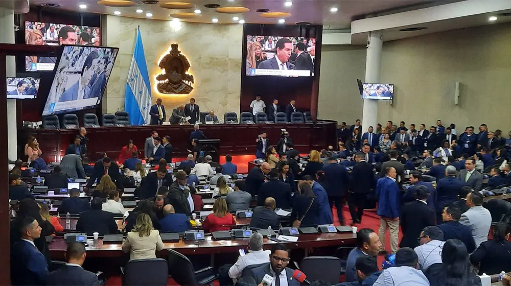 Libre prescinde de jefe de bancada y designa cinco voceros 1 Congreso Nacional 2301e.jpg