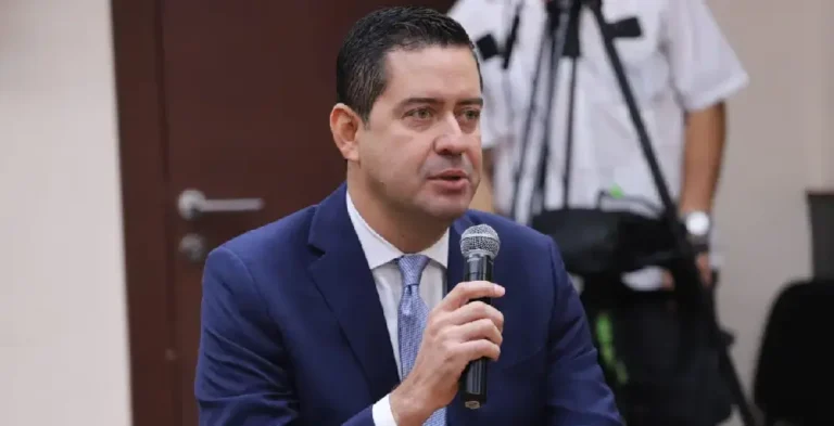 Emilio Hércules asume Finanzas y promete transparencia en su gestión 3 Congreso Nacional admite renuncia de Emilio Hercules en la UFTF