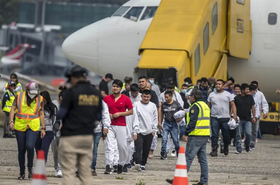 Deportados avion 2024 1.jpg