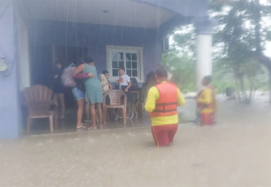 LLuvias bomberos.jpg