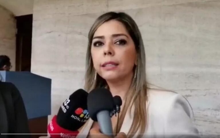 Redondo promete apegarse a la Constitución y María Antonieta Mejía lo cuestiona 11 MEJIA