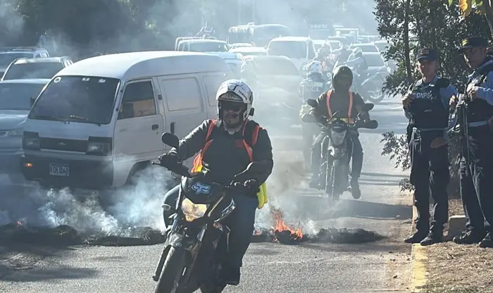 Protesta de simpatizantes de Libre genera caos vial frente al Infop 1 PROTESTA.jpg 5