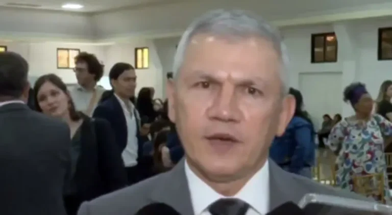 Defensa exhorta a las FFAA a intensificar combate contra el narcotráfico 22 Roosevelt Hernandez 1201.jpg