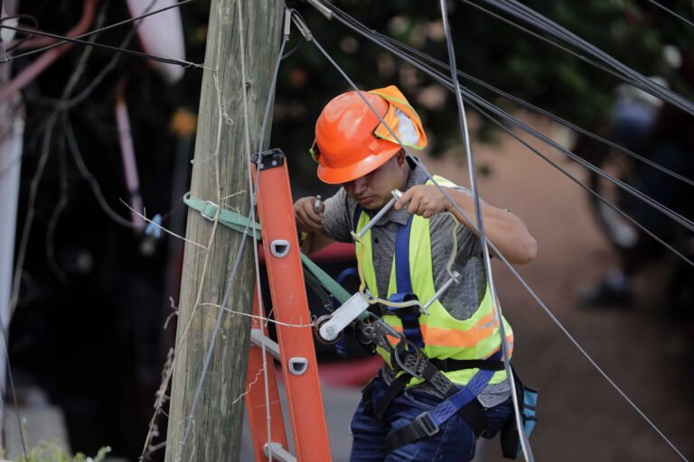 Gobierno mantiene estable la tarifa eléctrica pese a ajuste aprobado por la CREE 1 Z5A9846