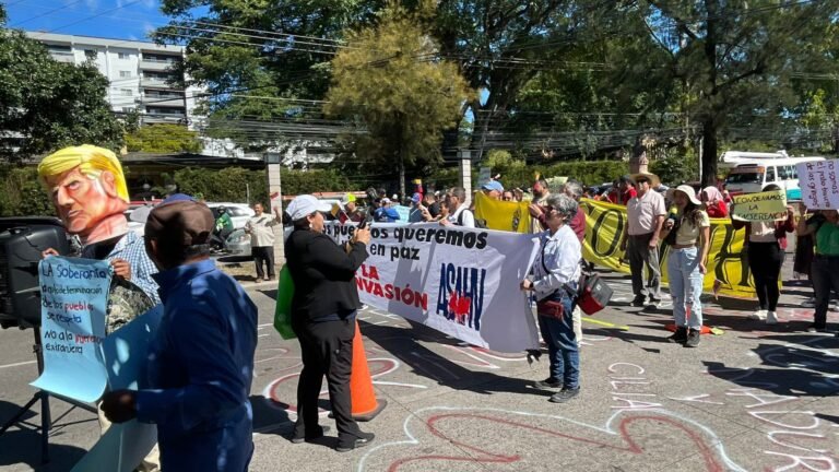 Exdiputado Rafael Alegría lidera pequeña protesta frente a embajada de EE. UU. en Tegucigalpa 19 bc96202d 162a 445f b87d 947cf7d379c6