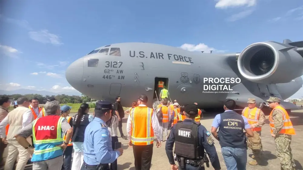 deportados aviones militares3101.jpg
