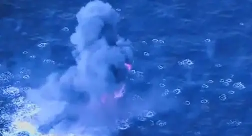 EE. UU. destruye narcolancha en el Pacífico dejando un sobreviviente 4 destruccion barco Venezuela EEUU.jpg