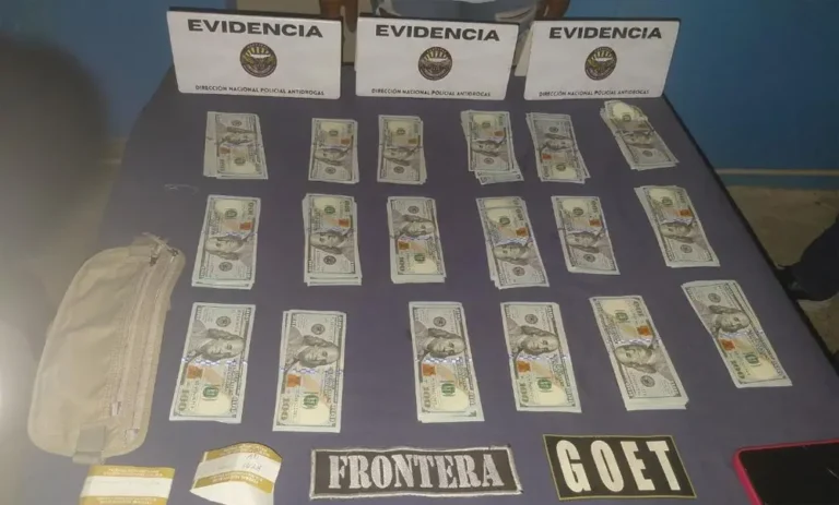 dolares evidencia.jpg