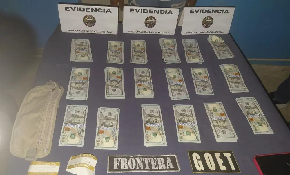 dolares evidencia.jpg