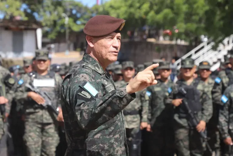 Fuerzas Armadas aseguran que la transición presidencial se cumplirá el 27 de enero 9 general Gustavo Valerio.jpg