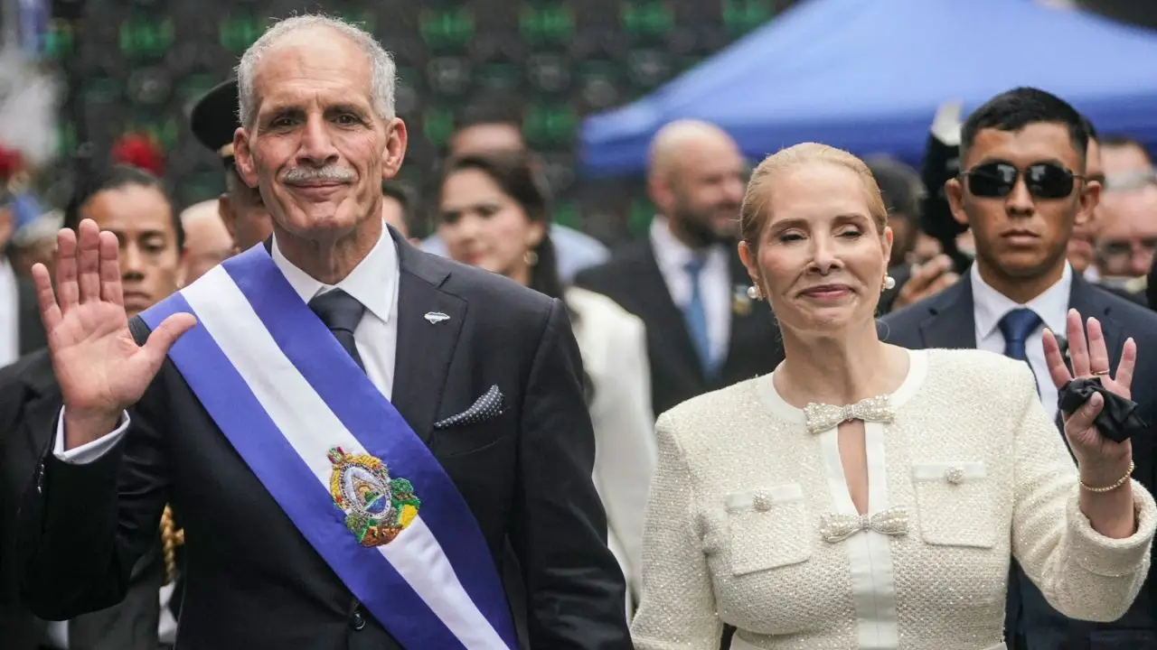 principal asi lucio la esposa de nasry asfura con el outfit que robo miradas en la toma de posesion 2026 01 27 1