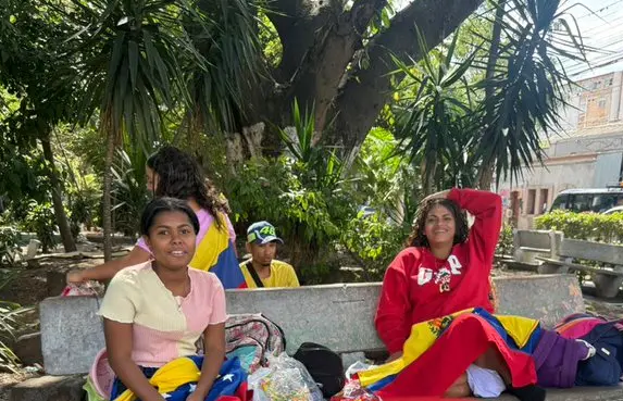 Migrantes venezolanos en Honduras celebran captura de Maduro y sueñan con volver a casa 1 venezolanos.jpg