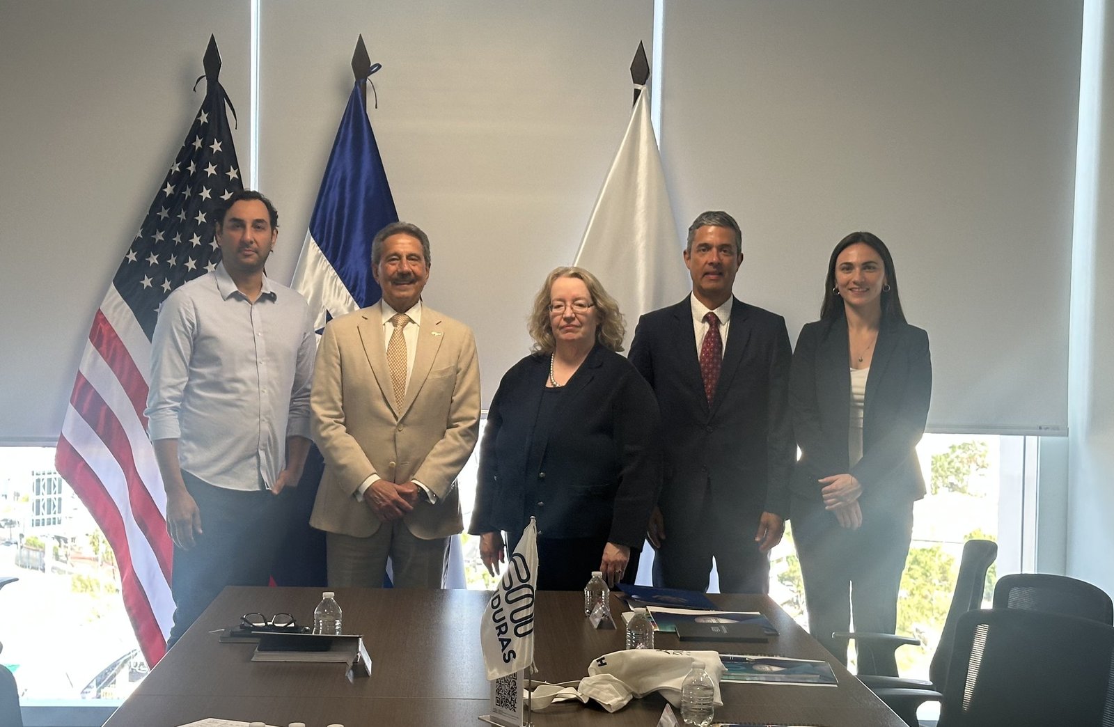Honduras y EE.UU. refuerzan lazos para atraer inversión 1 HBdqQ2vWIAAfOwY