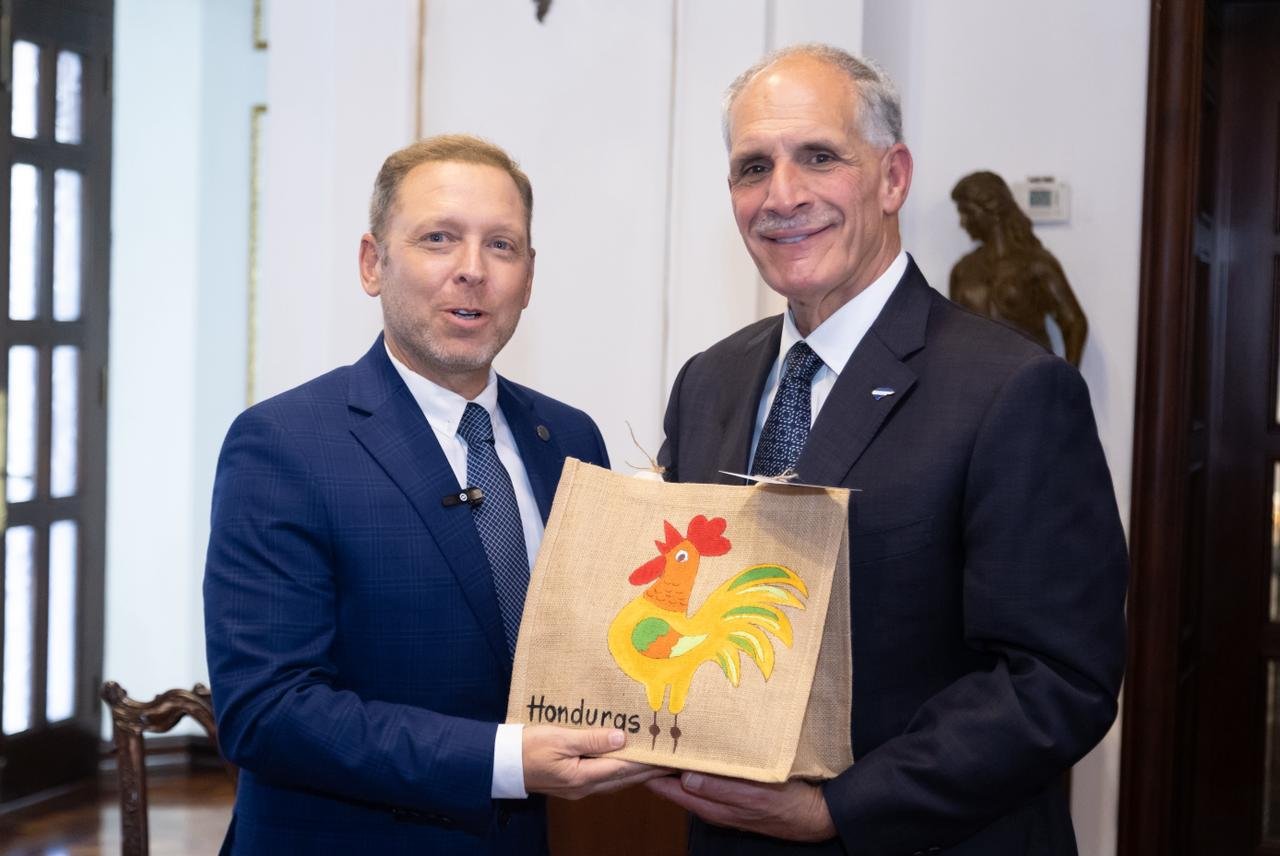 Asfura refuerza cooperación internacional contra antisemitismo y discriminación 2 HBj1IIqXMAAscBU 1