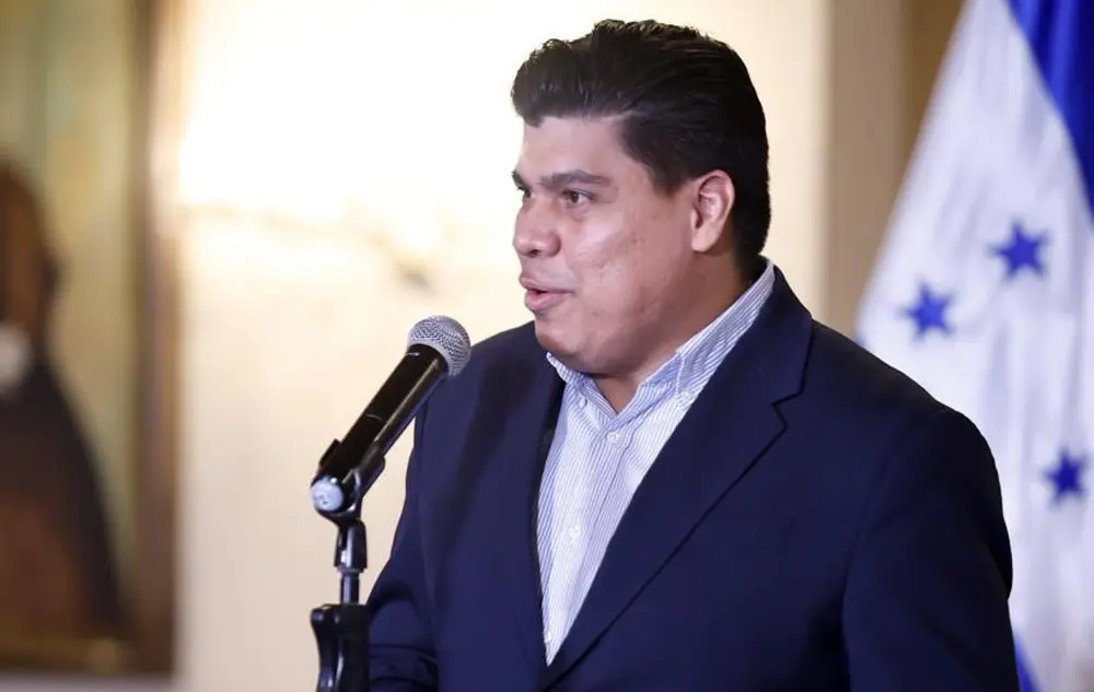 Gobierno niega alza de impuestos y proyecta $240 millones del FMI 2 Roberto Lagos 200226.jpg