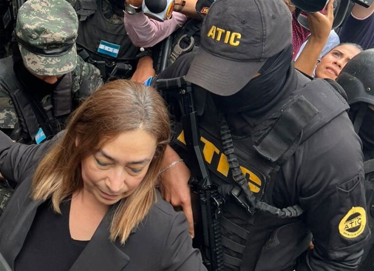 Comienza juicio contra exministra de Finanzas por hospitales móviles 2 Rocio Tabora