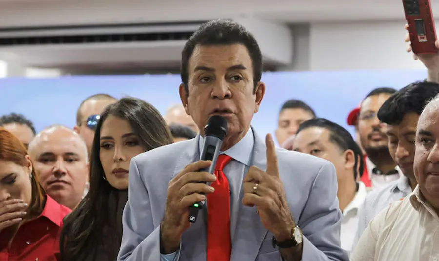 Disputa por cargos y liderazgo enfrenta a Nasralla y Martell 1 Salvador Nasralla.jpg 2