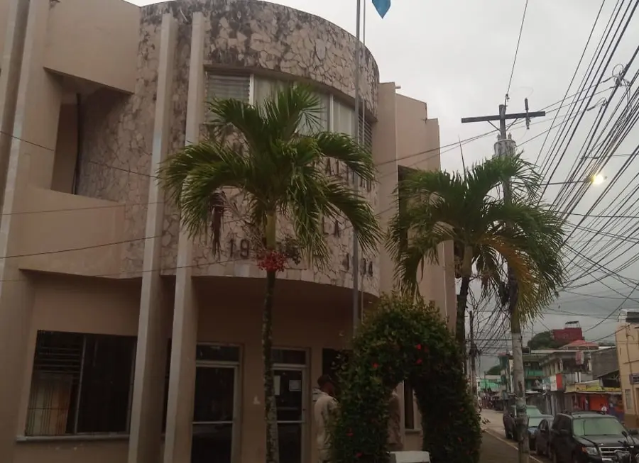 Deudas y demandas asfixian finanzas de la alcaldía de Tela 1 alcaldia de Tela.jpg