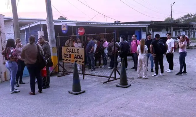 Empleados del 911 denuncian bloqueo de ingreso y paralización operativa en San Pedro Sula 2 empleados 911 SPS.jpg