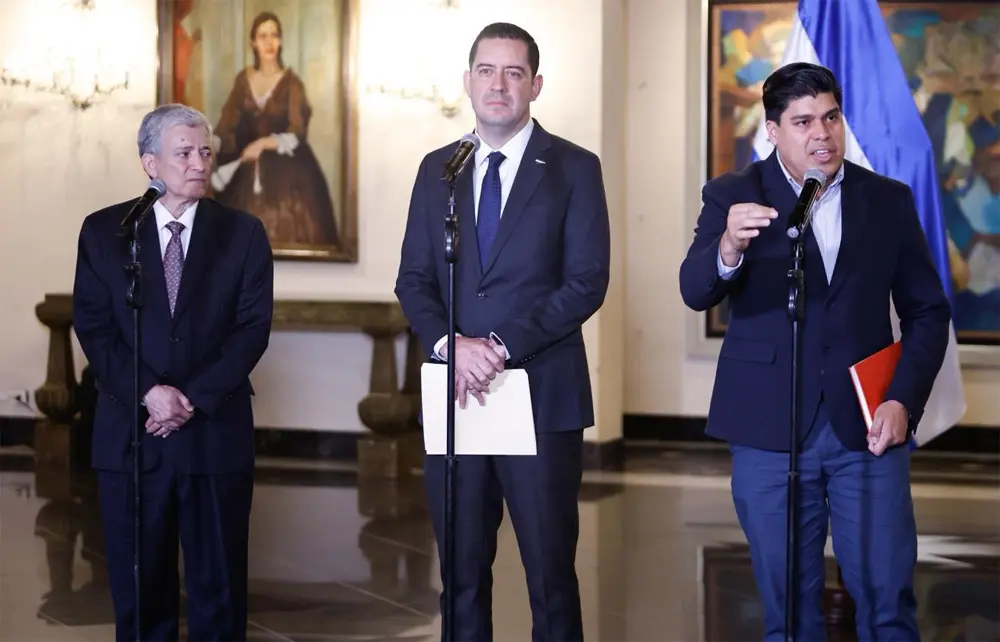 Gobierno niega alza de impuestos y proyecta $240 millones del FMI 1 lagos hernandez oviedo.jpg