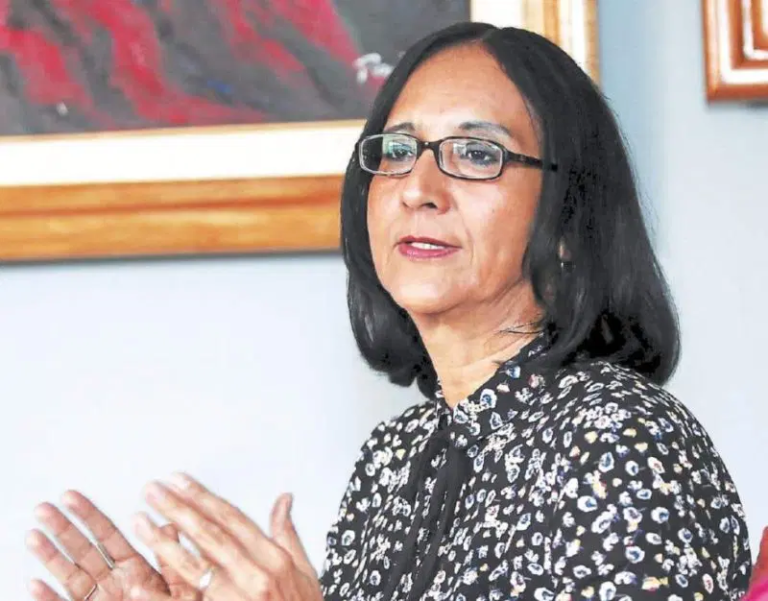 Economista Liliana Castillo advierte: achicar Estado no es pretexto para enchufar afines 4 GZepH9qWIAA15S7