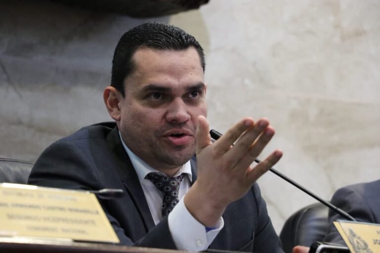 Zambrano pide investigar presuntos pagos de narcoavionetas y defiende agenda de inversión 2 tz 2